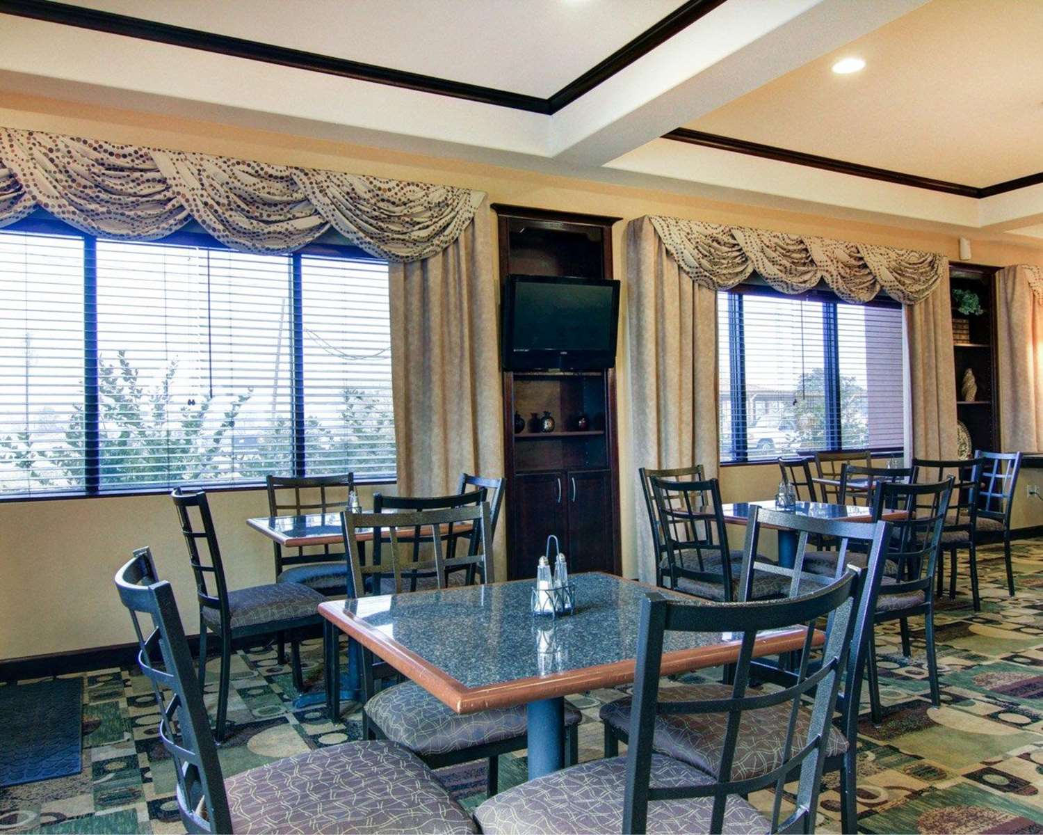 Comfort Suites Fort Stockton 19/26