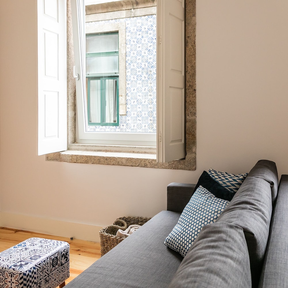 Indulge Porto Flats 28/50
