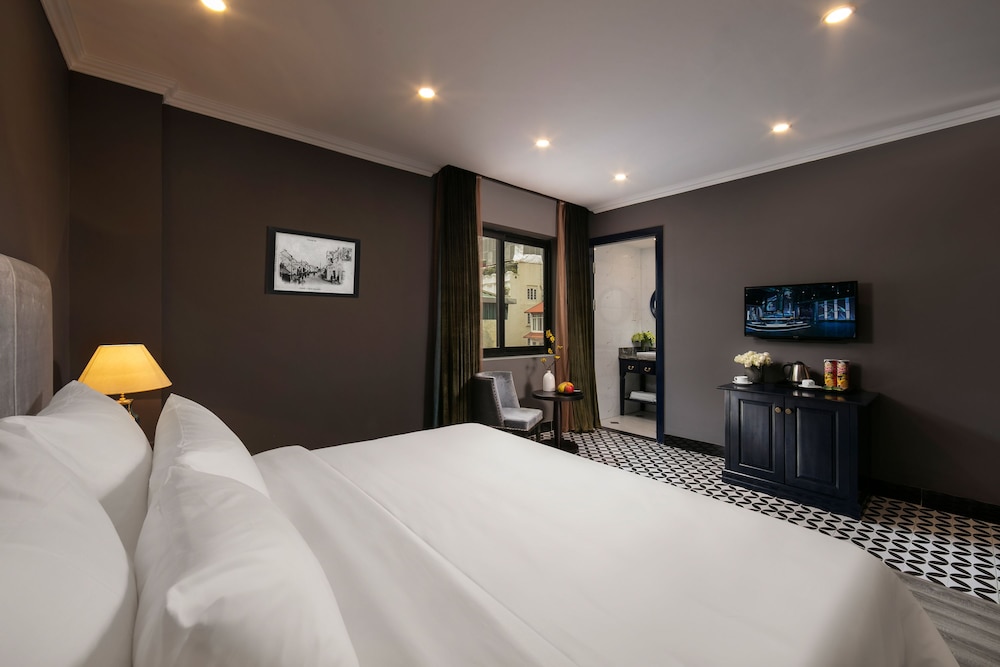 JUNIOR, DOUBLE BED, CITY VIEW