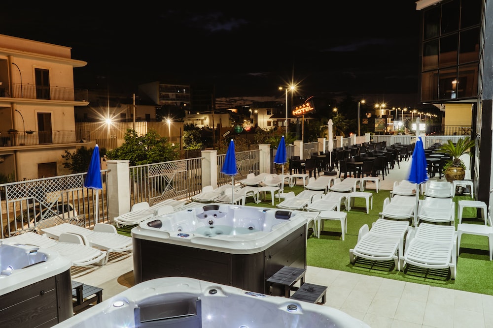 Hotel Accord Le Rose 38/50