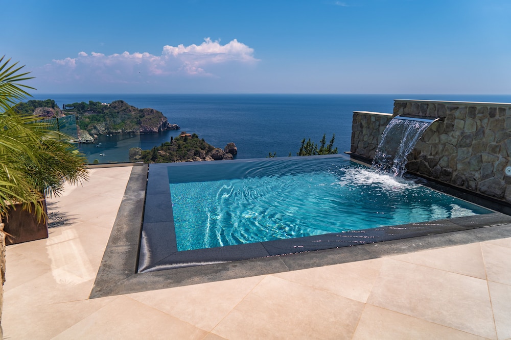 Isola Bella Infinity Suites 2/50