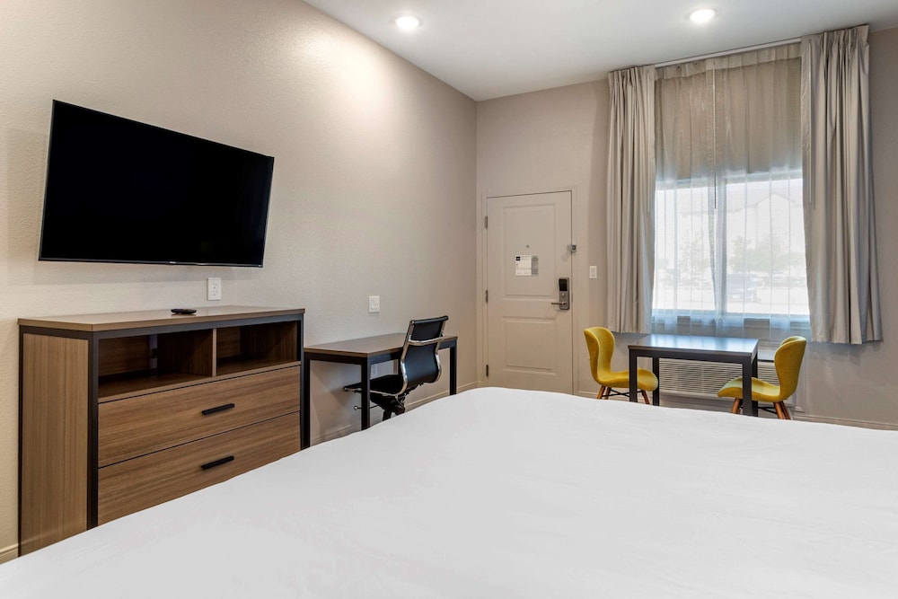 Efficiency, King Bed, Accessible