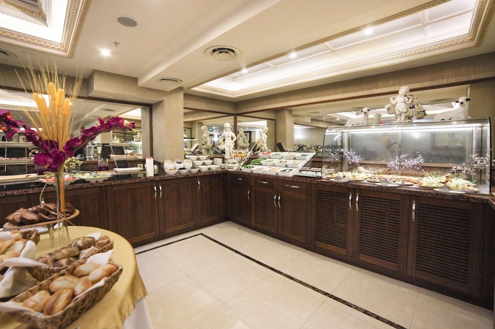 Halifaks Hotel 43/50