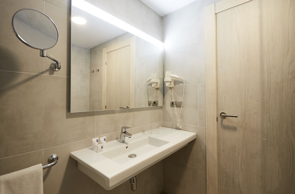 Invisa Hotel Club Cala Blanca 20/44