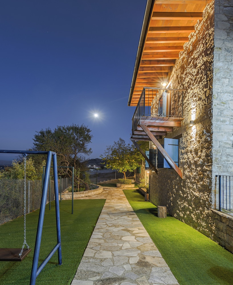 OINOESSA TRADITIONAL BOUTIQUE HOUSES 46/50