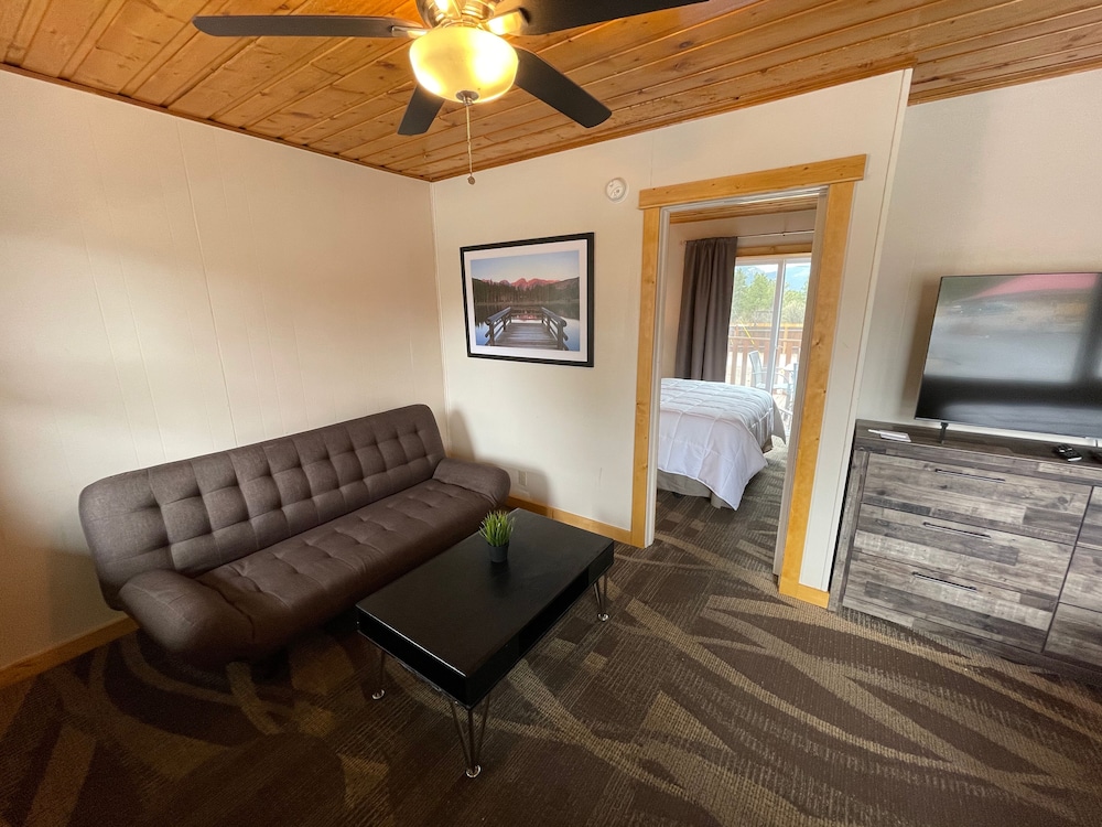 Estes Mountain Inn 43/70
