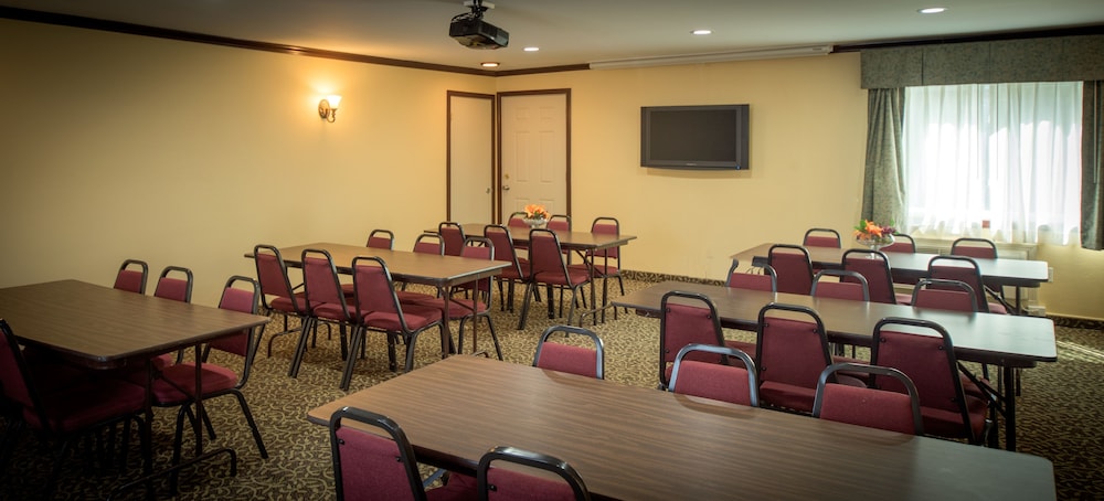 New Englander Inn Bennington 26/32