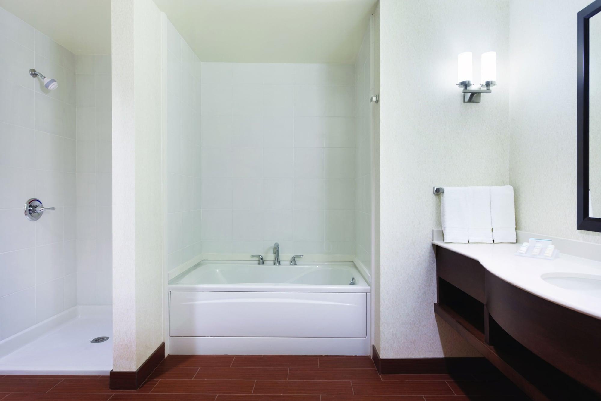 Deluxe, Suite, King Bed, Sofa, Jetted Tub