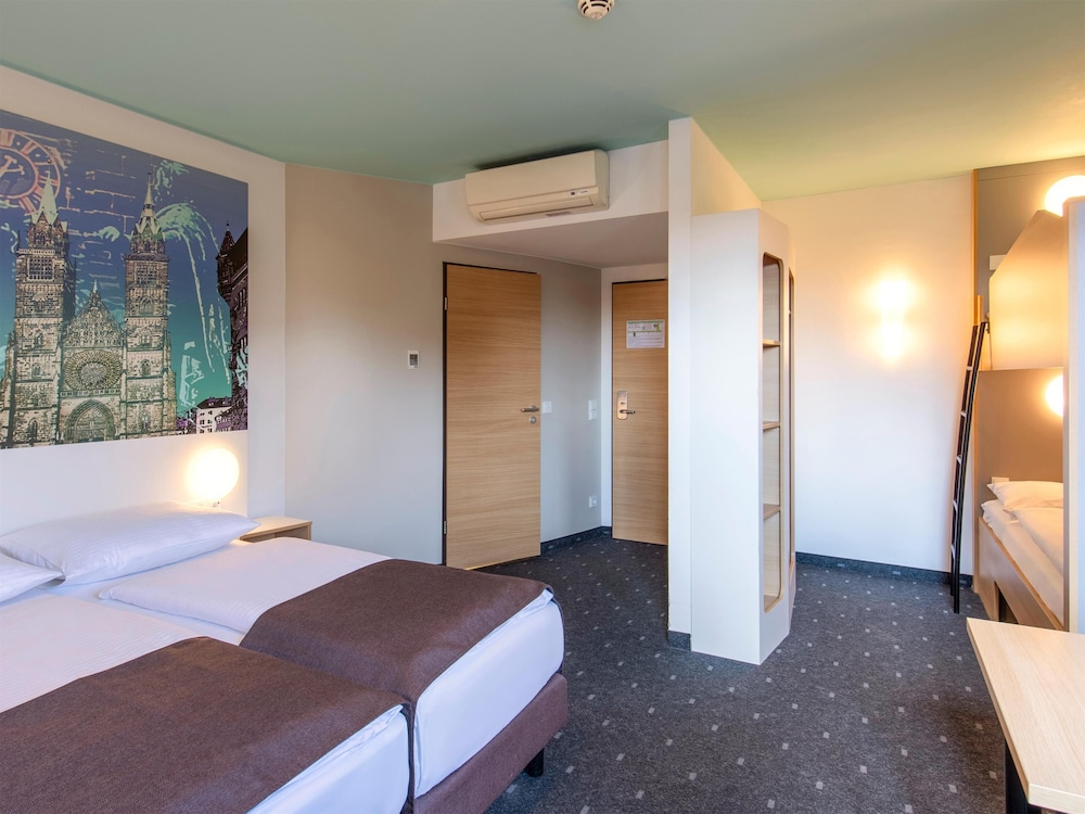 ROOM, QUADRUPLE, 1 QUEEN AND 1 BUNK BED