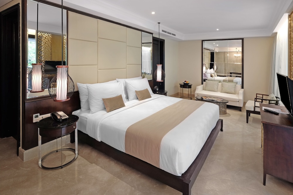 Jambuluwuk Oceano Seminyak Hotel 24/77