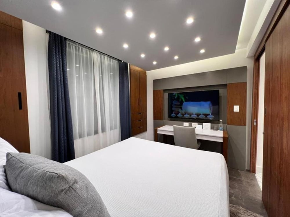 Seven Boutique Apartments 12/55