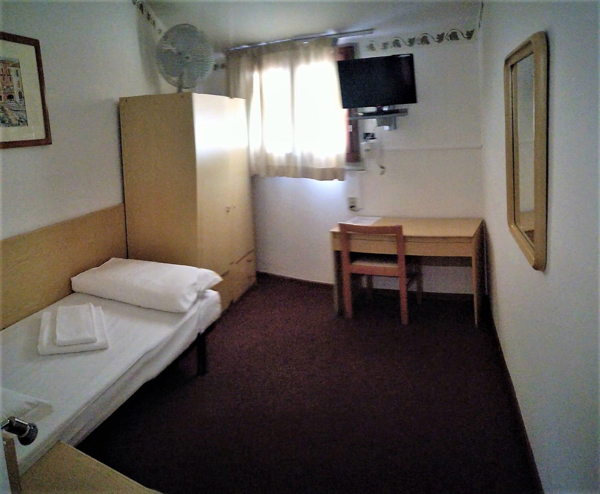 Hotel Modena 10/26