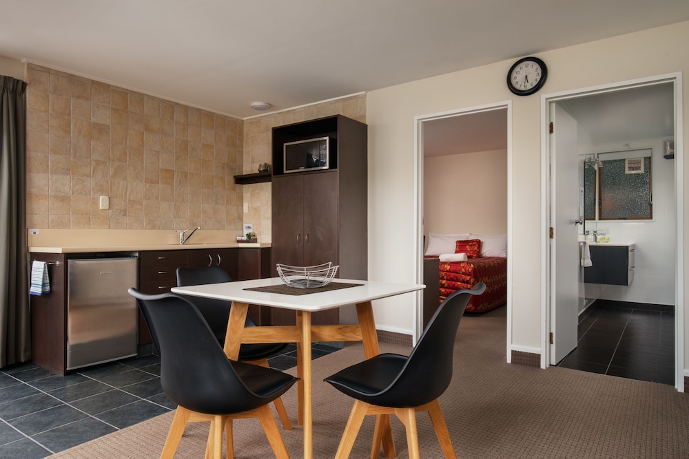 Ashford Motor Lodge 45/57