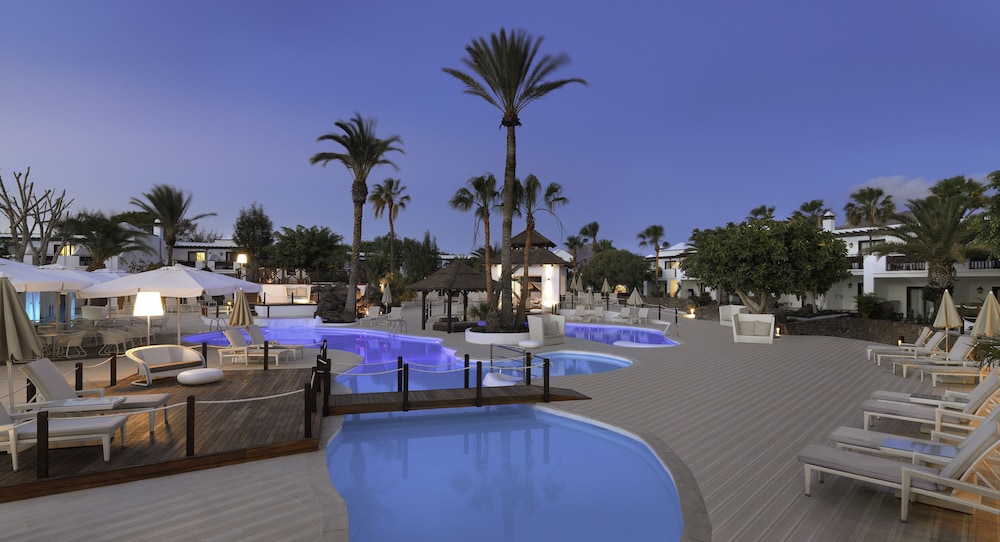 H10 White Suites - Adults Only 10/70