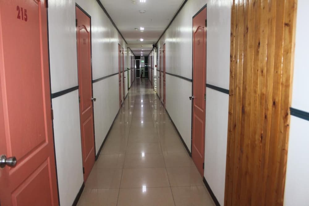 Axis Pension Hotel 27/50