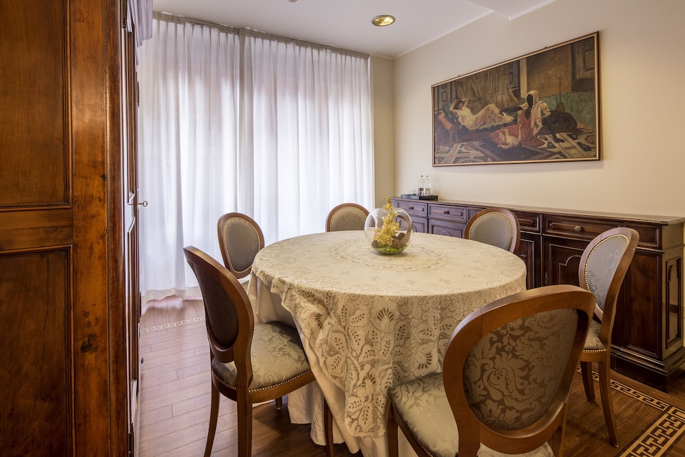 Grande Albergo Roma 58/69