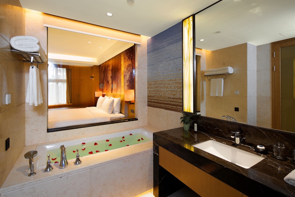 C D Hotel Xiamen 49/50
