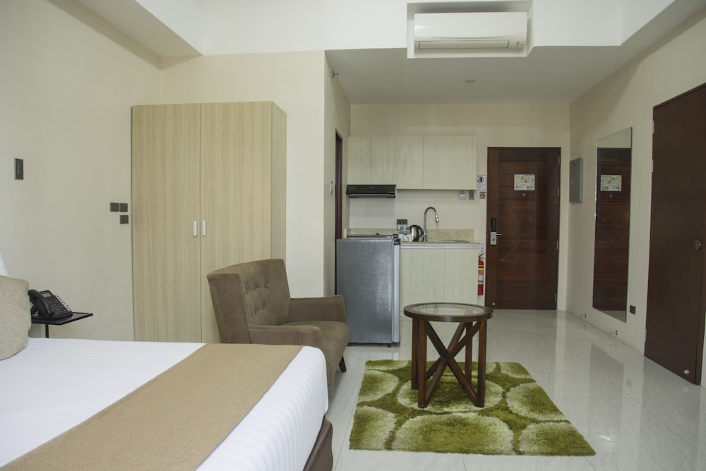 Eastland Hotel and Residences 22/39