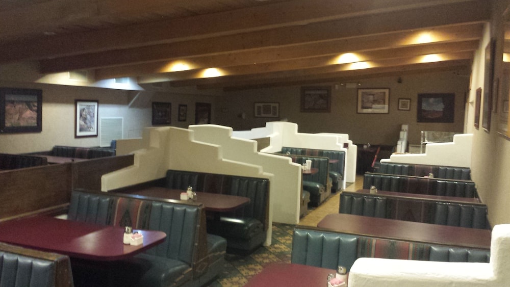 Thunderbird Lodge 23/48