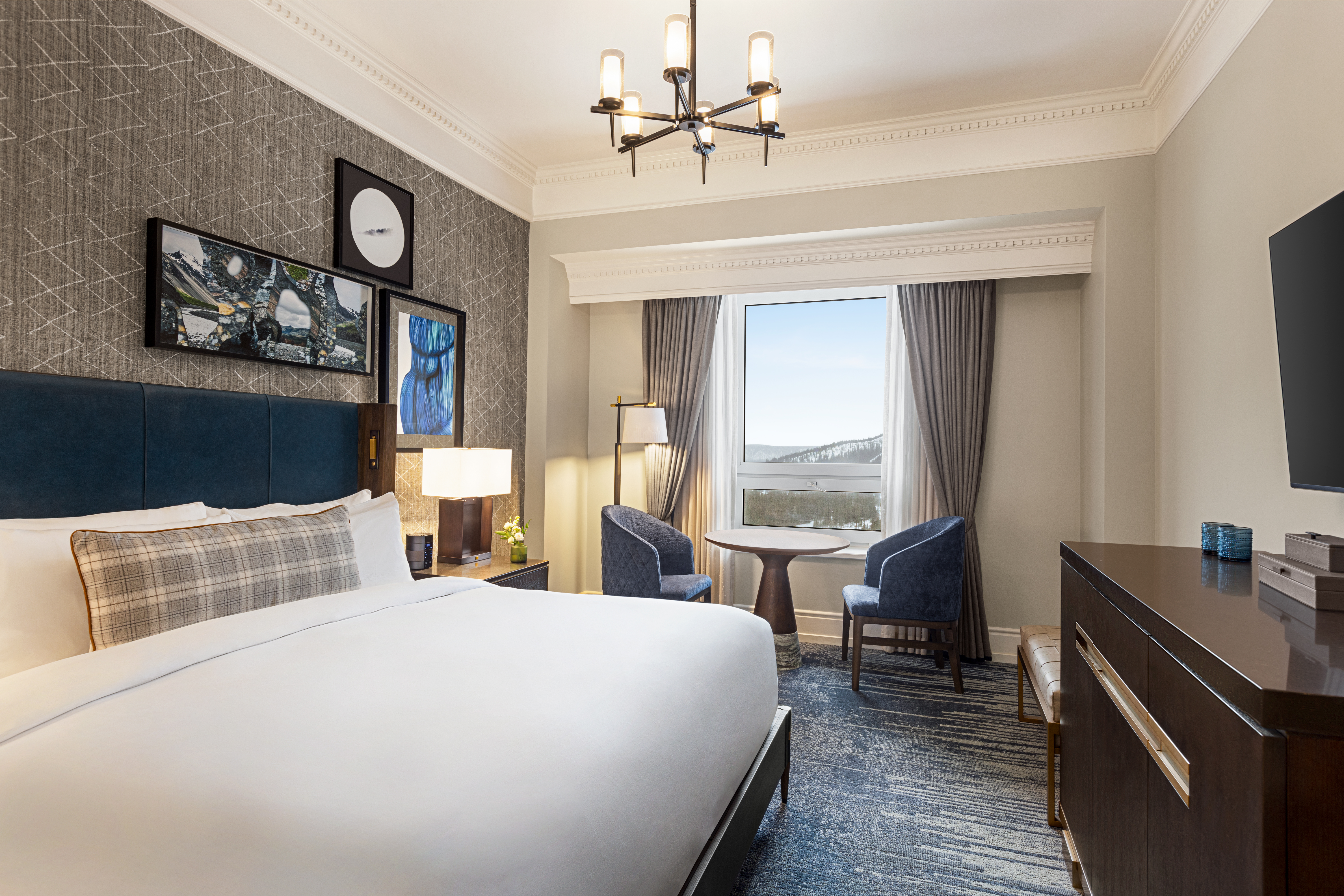 Preferred, Fairmont, King Bed, Mountain View