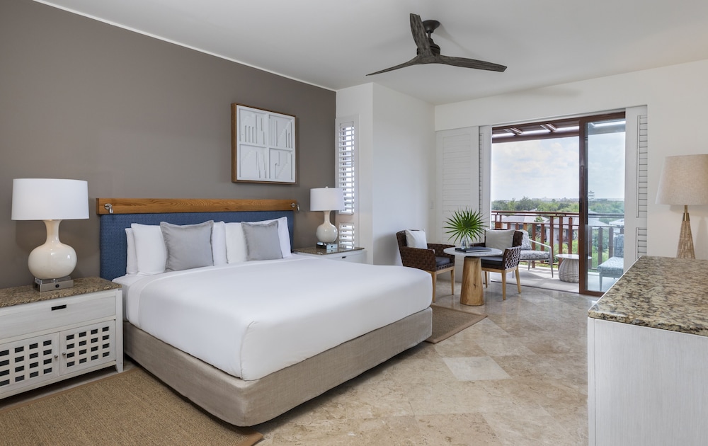 FAIRMONT, KING BED, RESORT VIEW