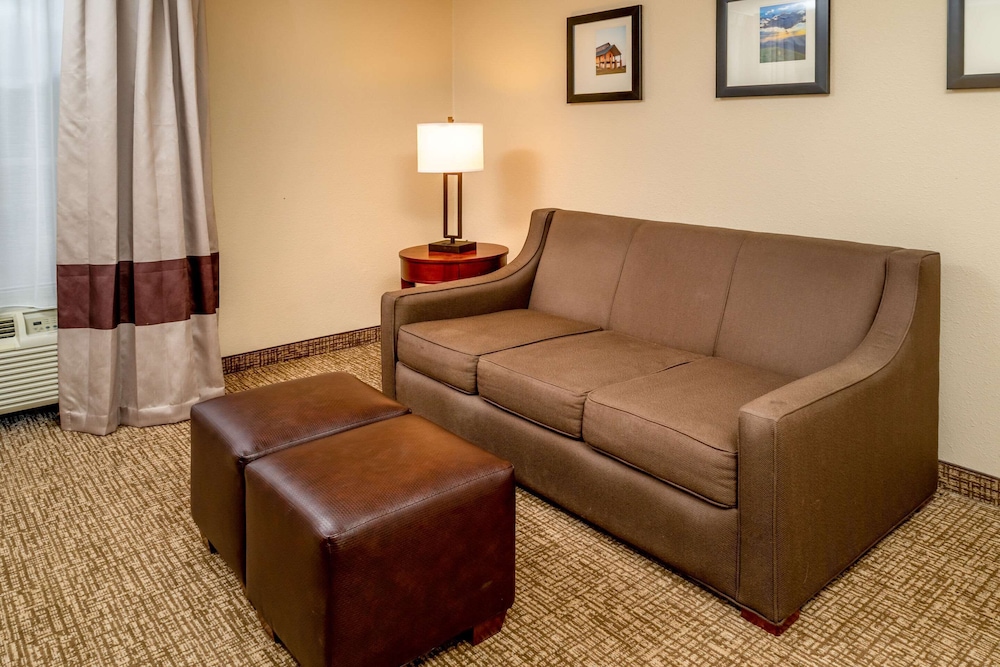 Comfort Inn & Suites Grundy, VA 5/22