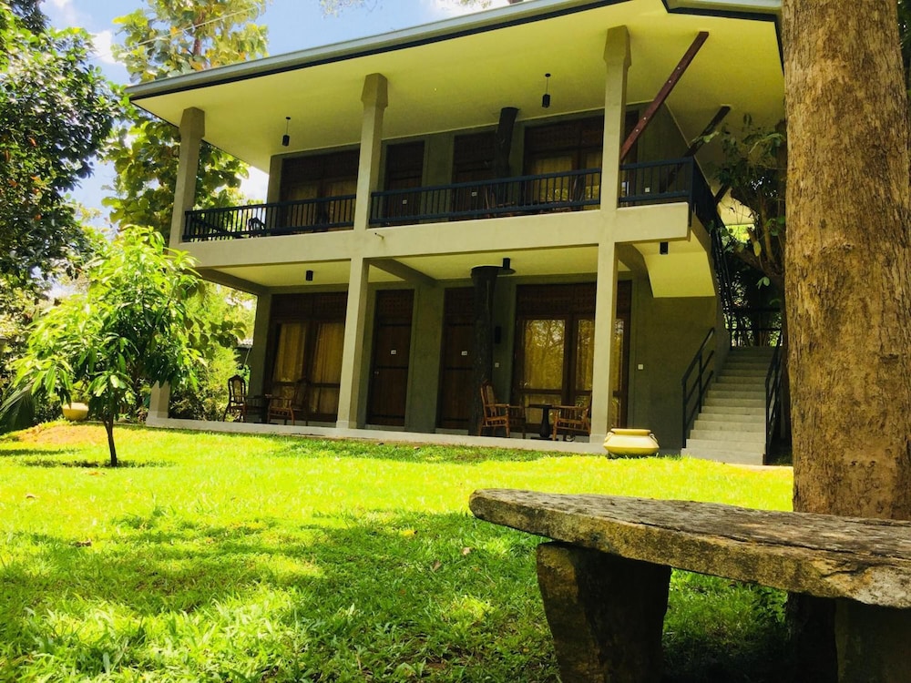 Nil Diya Mankada Safari Lodge 10/50