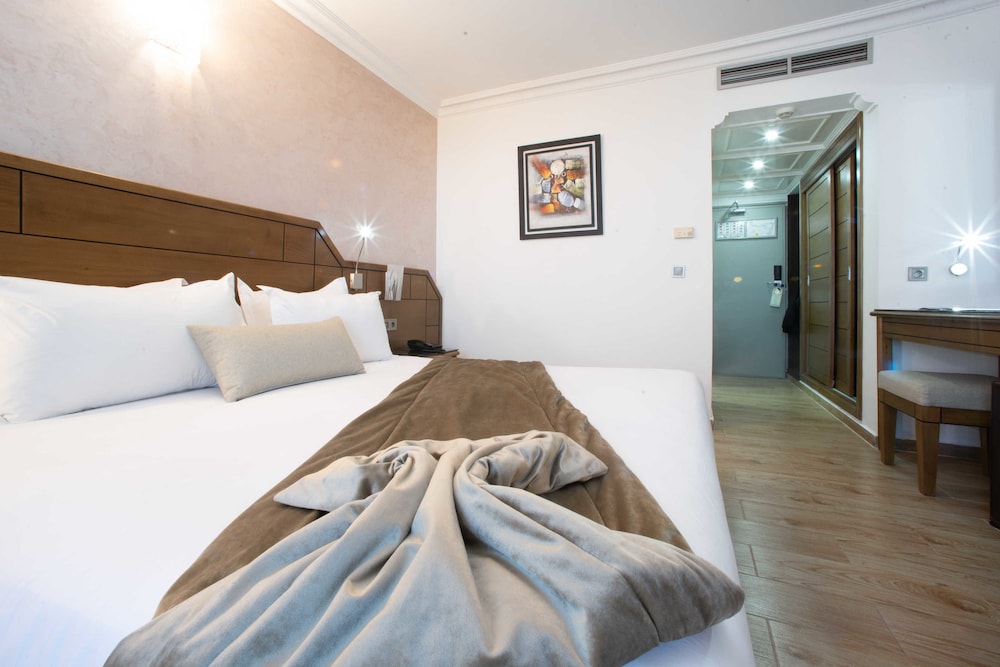 غرفة قياسية بسريرين منفصلين بإطلالة على الشاطئ مع أريكة، Argana Hotel 6/10