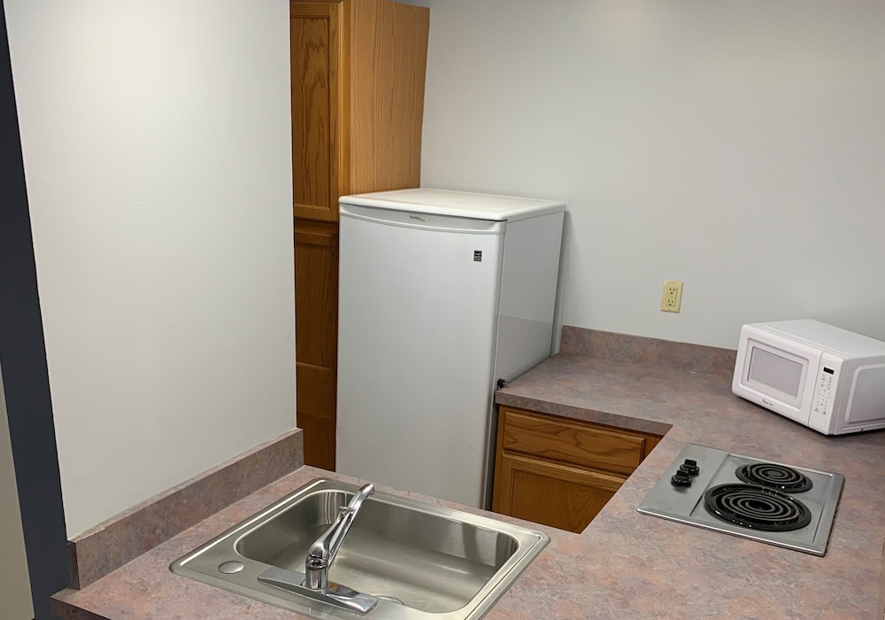 Econo Lodge Inn Suites 26/35