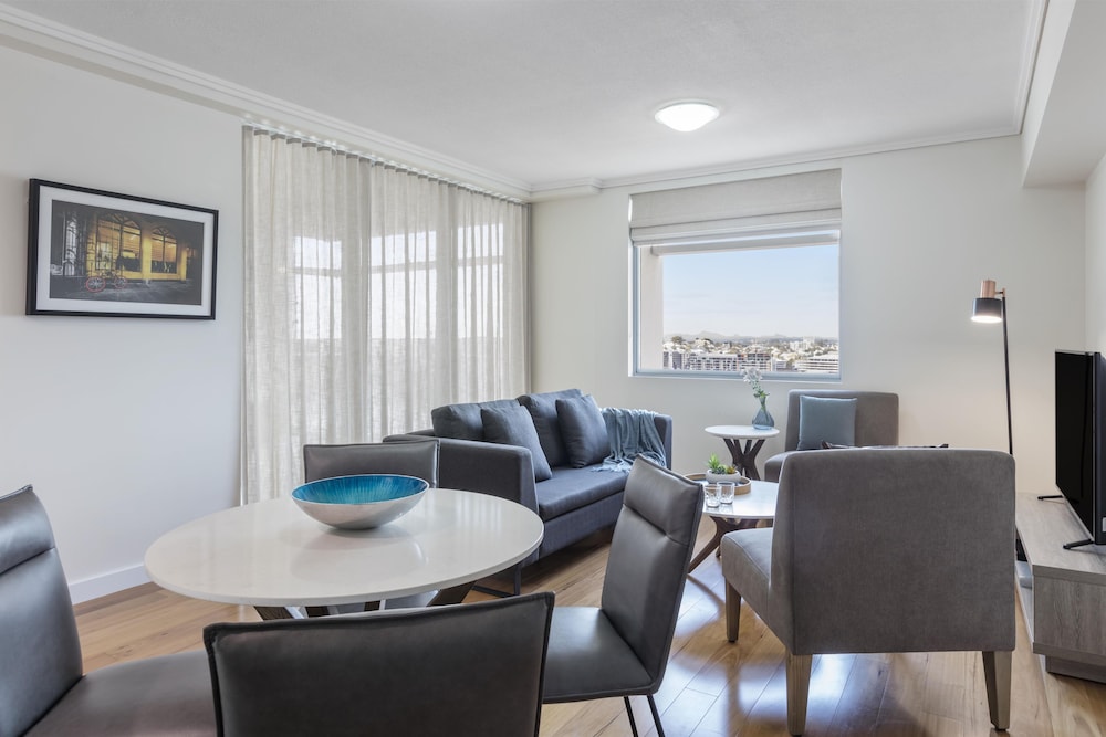 Oaks Brisbane Casino Tower Suites 31/50