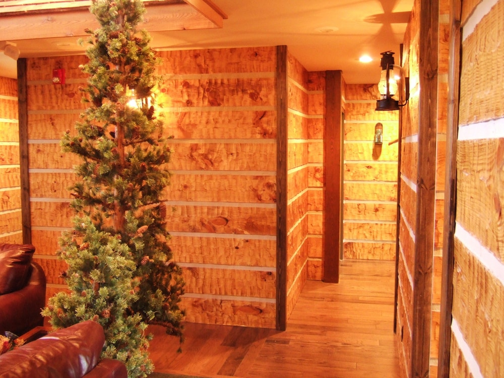 RiverBank Lodge 7/34