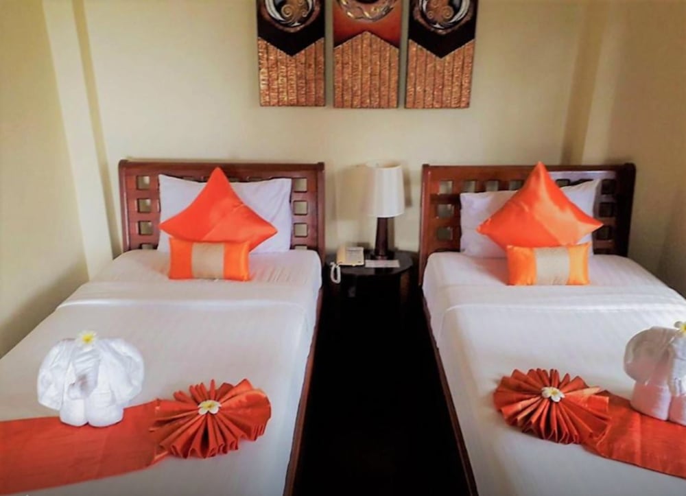 Deluxe, Twin Beds, Hilltop View