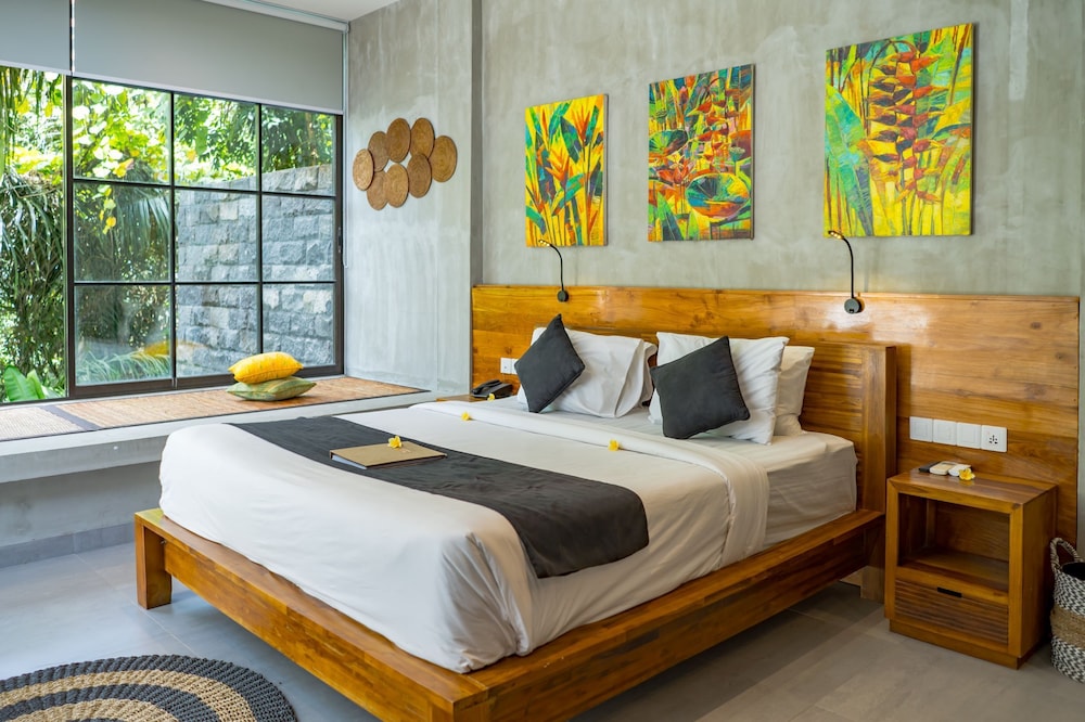 suite, private pool