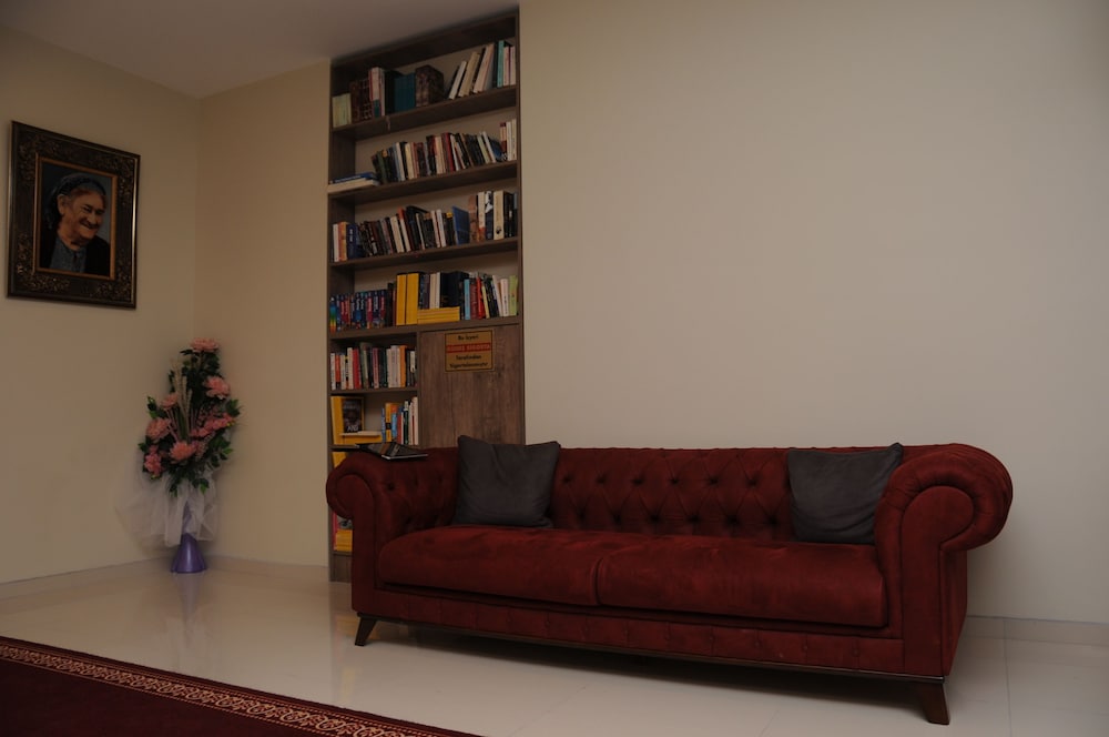Tehran Boutique Hotel 30/48