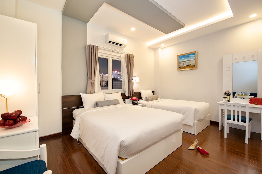 ROOM, TRIPLE