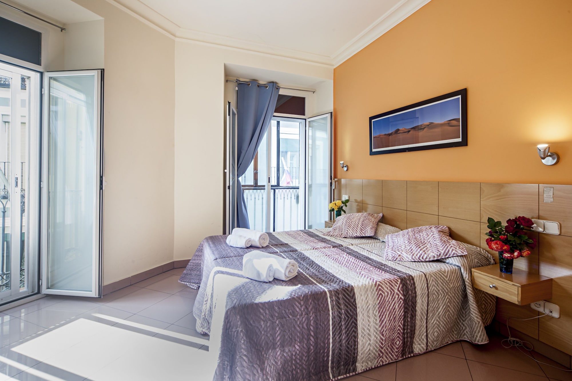 ROOM, TWIN BEDS