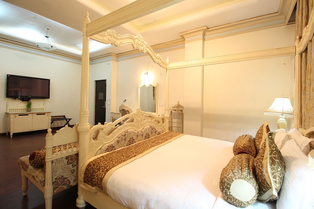 Suite, 2 Double Beds, King Bed