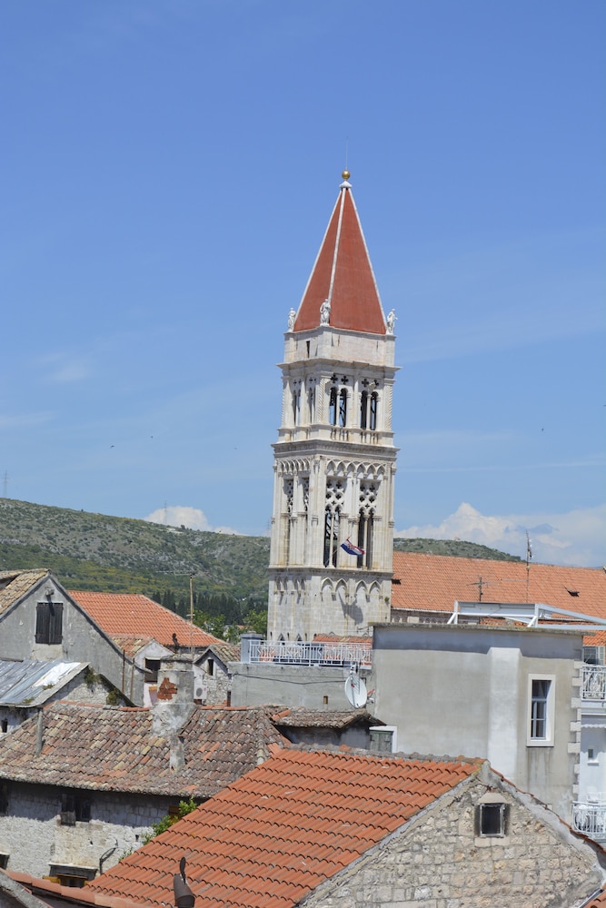 Xii Century Heritage Hotel 63/66