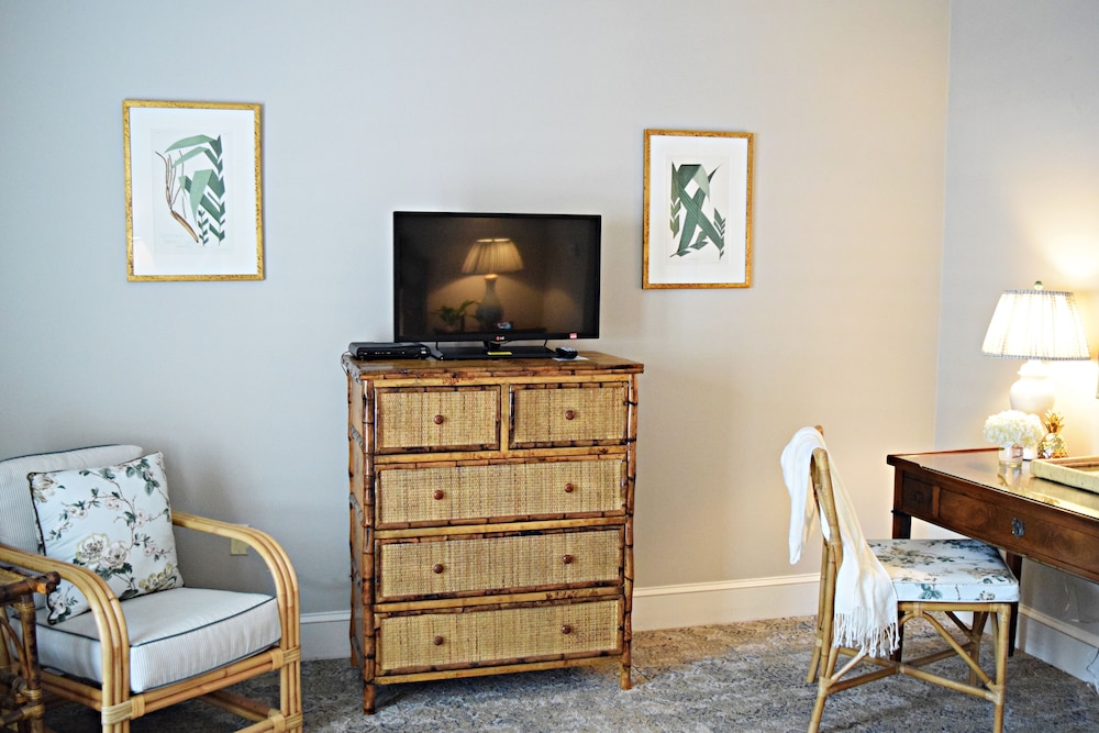JH Adams Inn, Trademark Collection by Wyndham 50/78