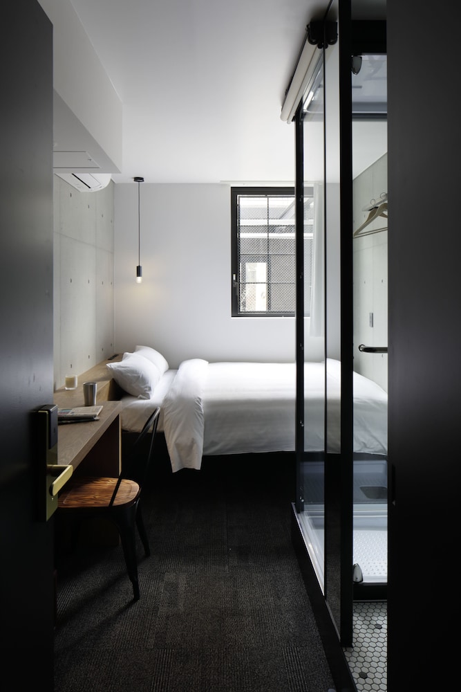 HOTEL CEN 44/44