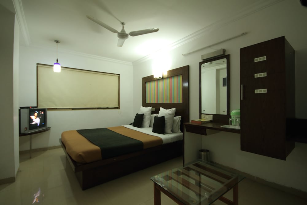 Capital O 891 Hotel Kadamb Inn 30/61