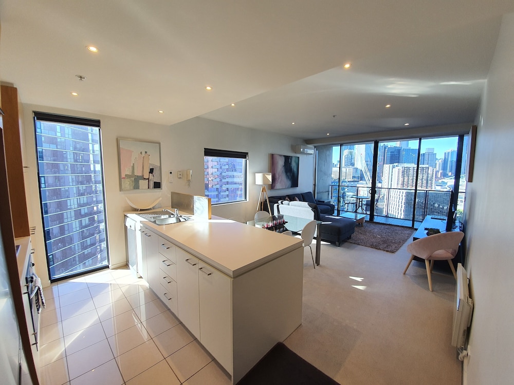 Harbour Escape Apartments 3/49