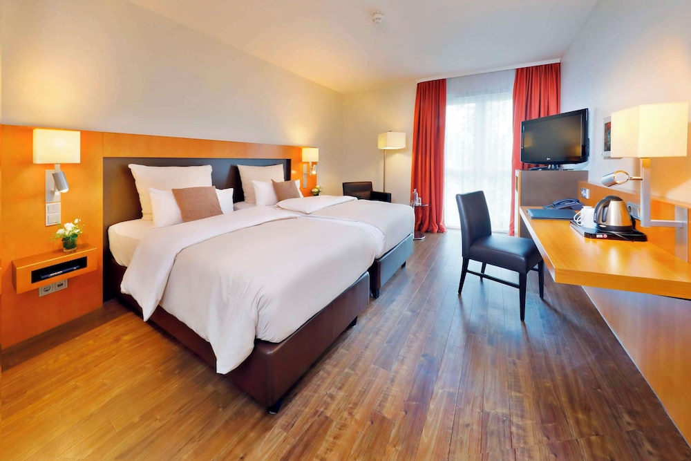 Business, Twin Beds, Courtyard Area
