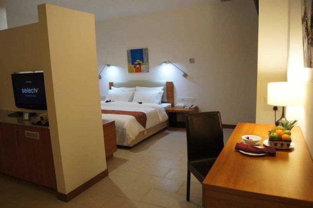 غرفة عائلية بسرير كينج وسرير فردي، Gloria Swiss Hotel and Apartment Sandakan 2/3