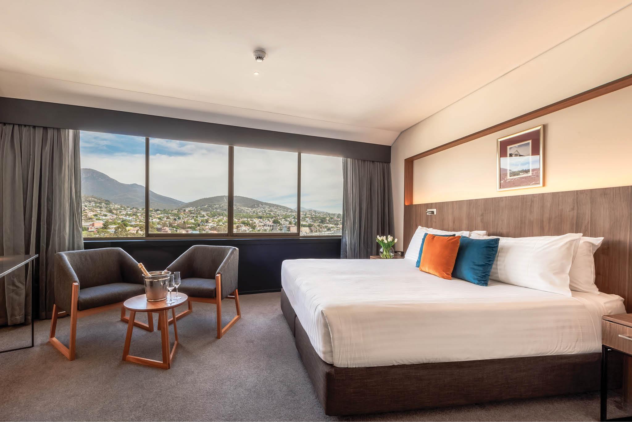 Tower, Deluxe, King Bed, Mountain View
