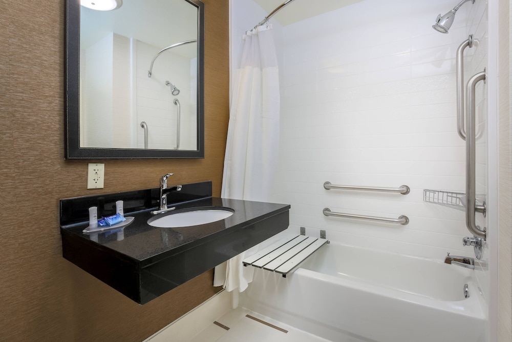 Fairfield Inn and Suites by Marriott Las Vegas South 47/57