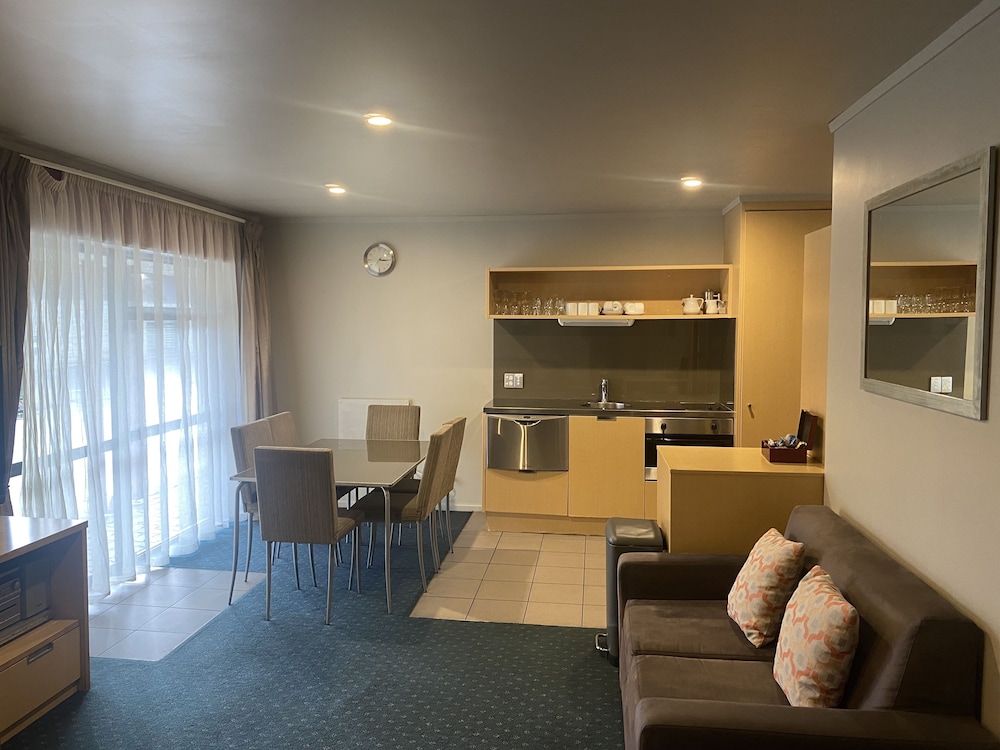 Bentleys Motor Inn 31/50