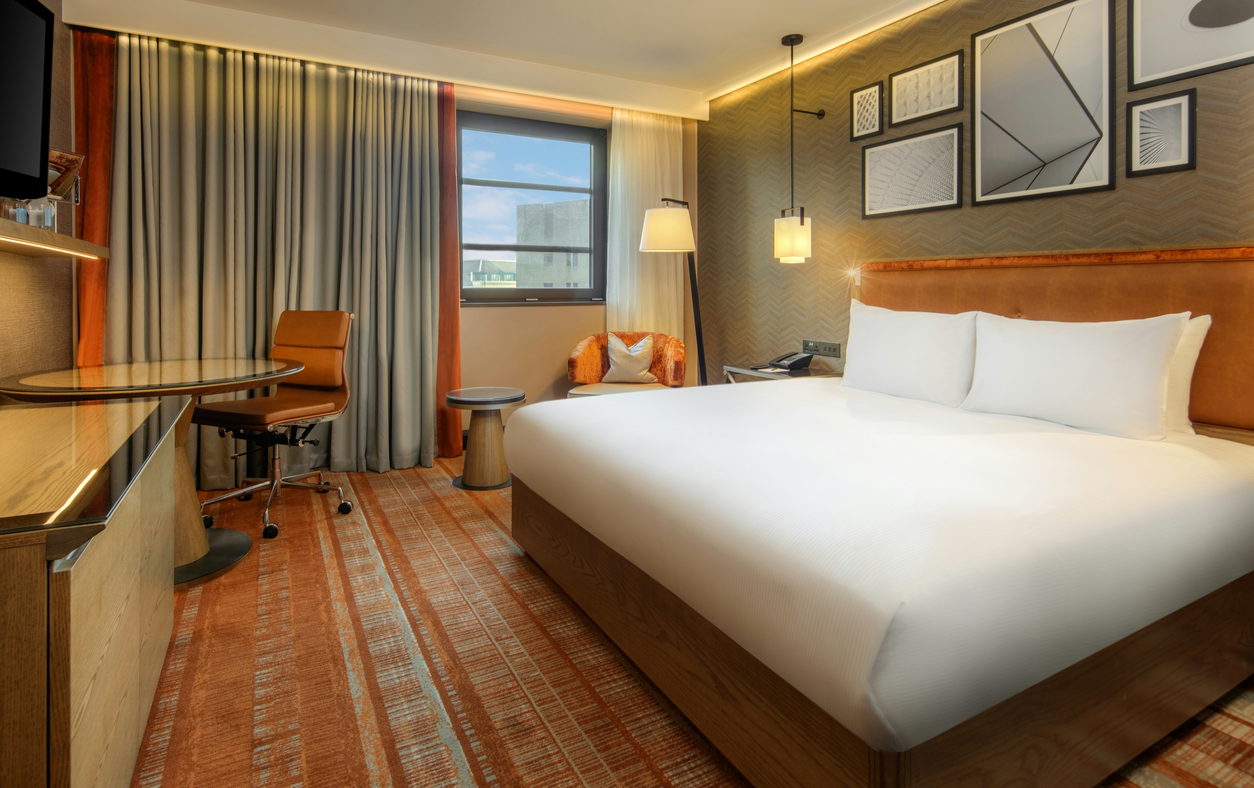 GUEST ROOM, KING BED