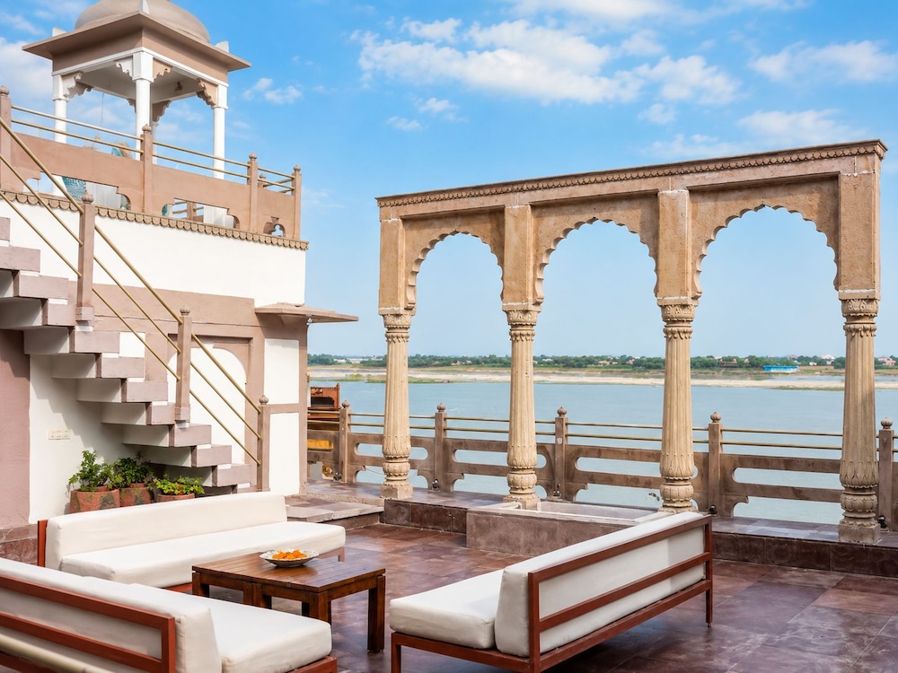 Guleria Kothi 45/50