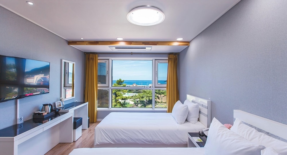 STANDARD, TWIN BEDS, OCEAN VIEW